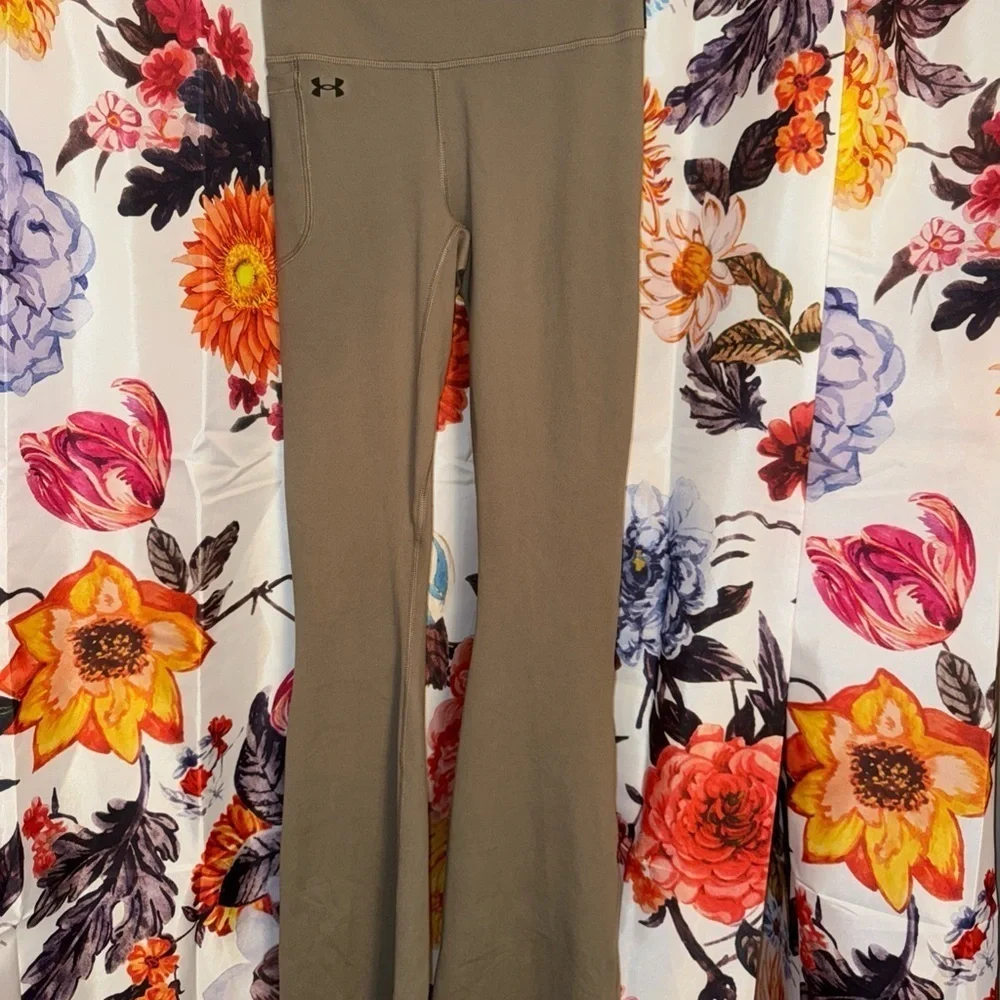 Under Armour Women's Motion Flare Taupe Pant
